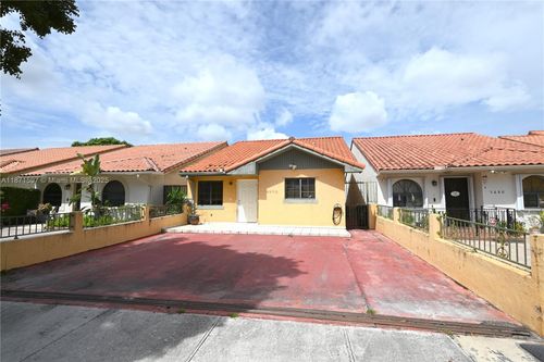 5870 W 20th Ln, Hialeah, FL, 33016-2662 | Card Image