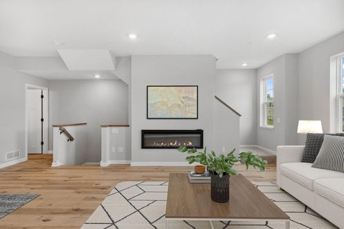 1524 Traverse Pt, Saint Paul, MN, 55122 | Card Image
