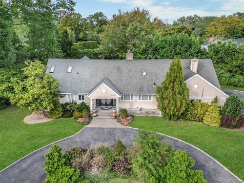 4 Willow Ln, Hewlett, NY, 11557-2634 | Card Image