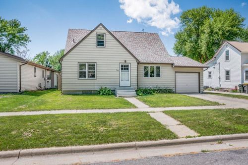 350 S 9th St, Bird Island, MN, 55310-2157 | Card Image