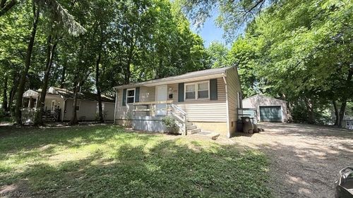 888 Garfield St, Akron, OH, 44310-1961 | Card Image