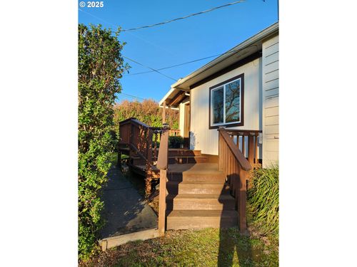 1195 Idaho Ave, Coos Bay, OR, 97420-1161 | Card Image