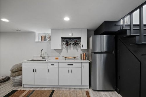 7620 Keeler Ave, Skokie, IL, 60076-3704 | Card Image