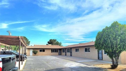 20381 Zuni Rd, Apple Valley, CA, 92307 | Card Image