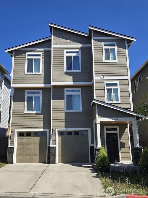 634 Nw Gardenia Way, Bremerton, WA, 98311-9477 | Card Image