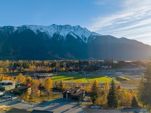 7653 7 O'Clock Dr, Pemberton, BC, V0N2L3 | Card Image