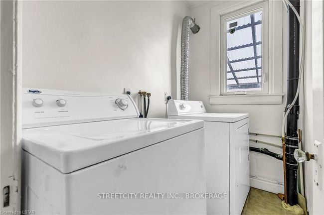 1196 Janette Ave, House other with 6 bedrooms, 3 bathrooms and 2 parking in Windsor ON | Image 13