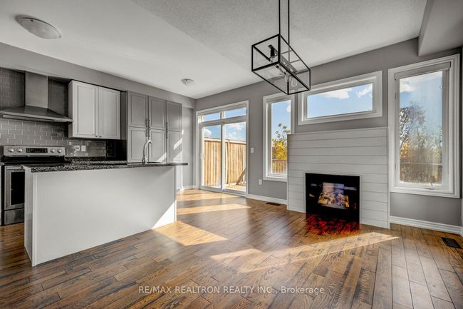 136 Vittorio De Luca Dr, House attached with 4 bedrooms, 3 bathrooms and 1 parking in Vaughan ON | Image 8