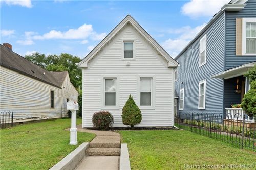 317 E 11th St, New Albany, IN, 47150-2801 | Card Image