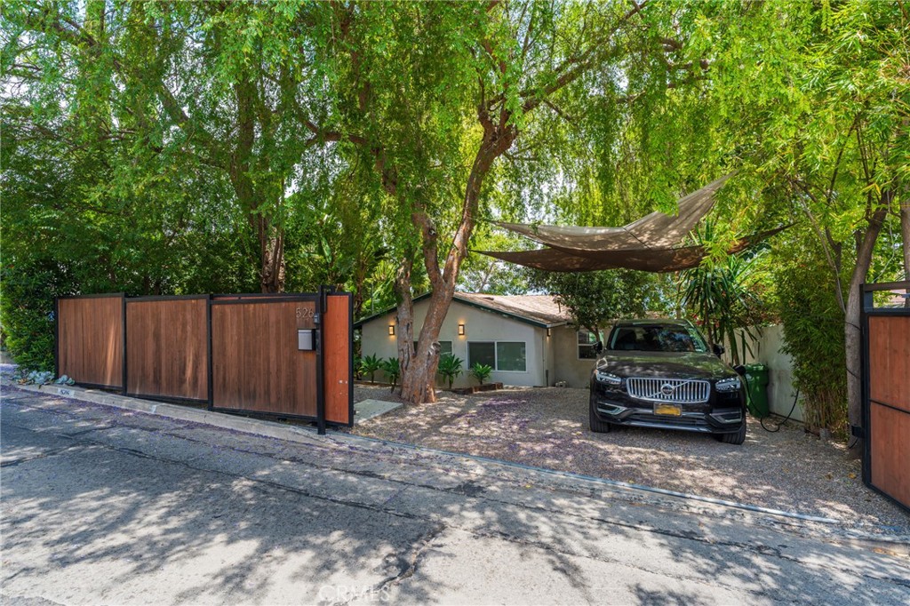 Residential Lease in Los Angeles 2