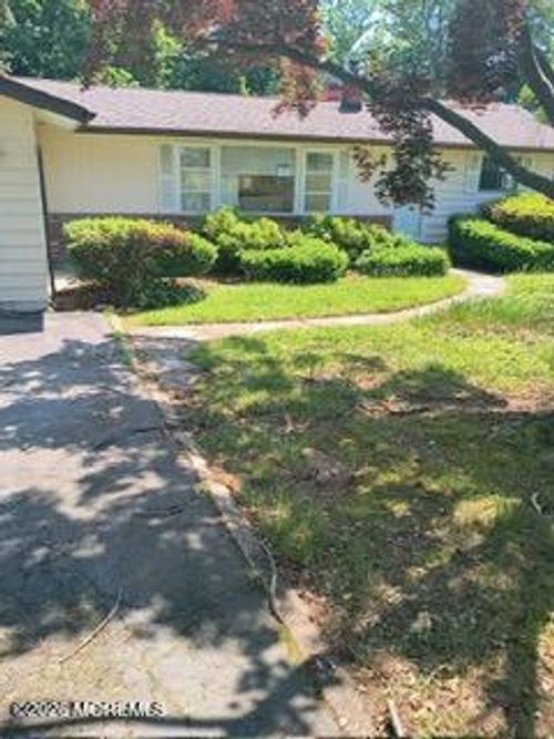 11 1/2 Edgewater Dr, Matawan, NJ, 07747-3007 | Card Image