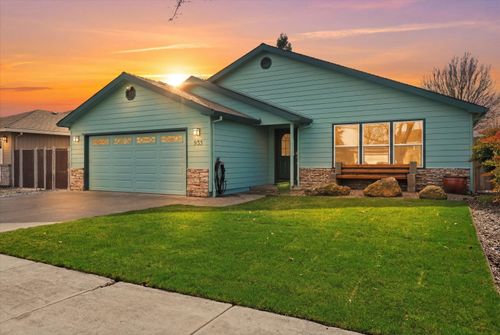 933 Parkdale Ave, Medford, OR, 97501-1892 | Card Image