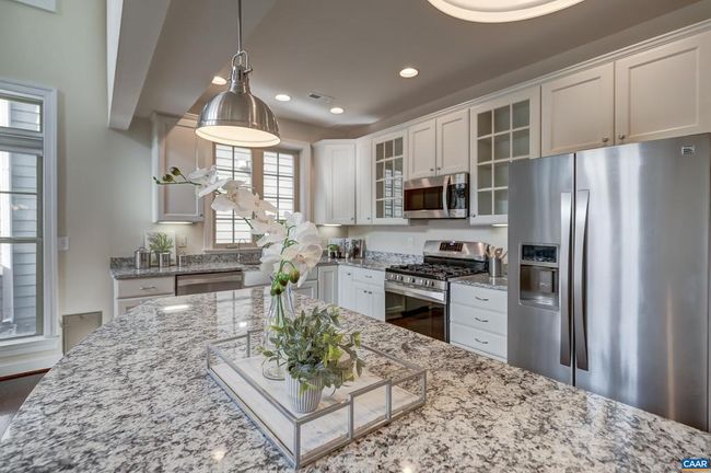 Large island worksurface is perfect for casual dining. | Image 13