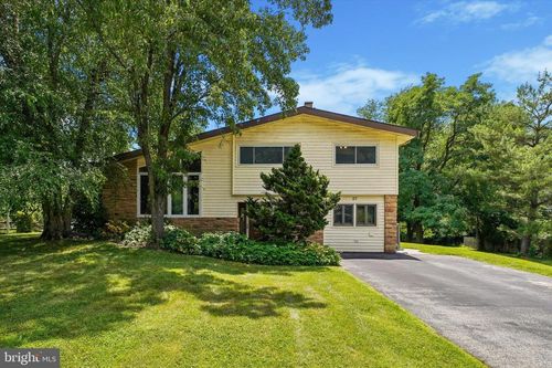 27 Camelot Dr, PLYMOUTH MEETING, PA, 19462-2103 | Card Image