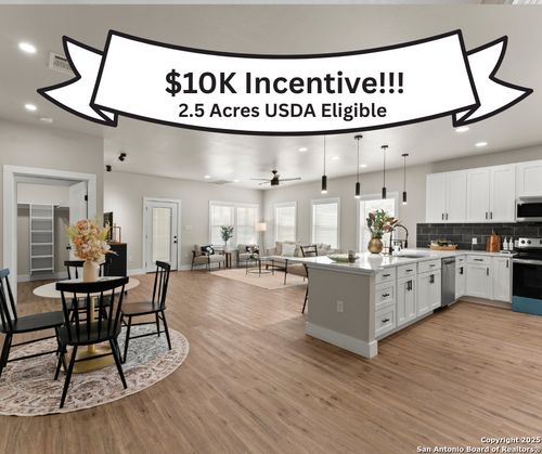 214 County Road 7755, Devine, TX, 78016-5247 | Card Image