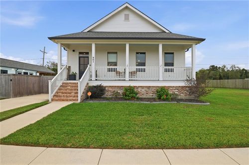 901 Cougar Dr, Arabi, LA, 70032-2125 | Card Image