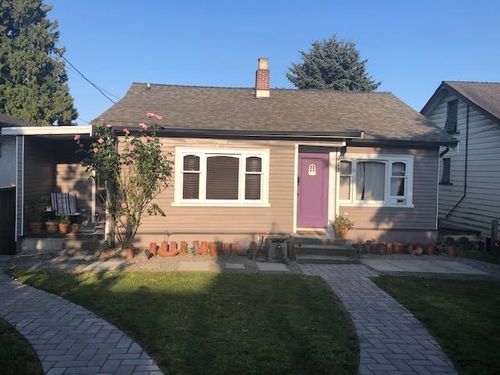 414 Wilson St, New Westminster, BC, V3L3R6 | Card Image