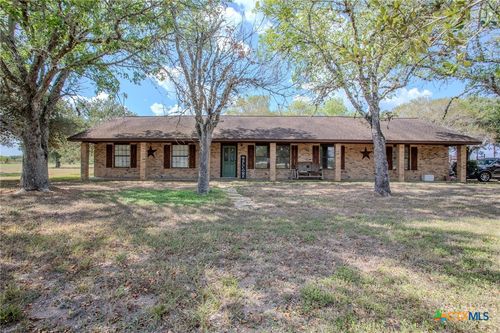 25195 Us Highway 77 N, Yoakum, TX, 77995-6912 | Card Image