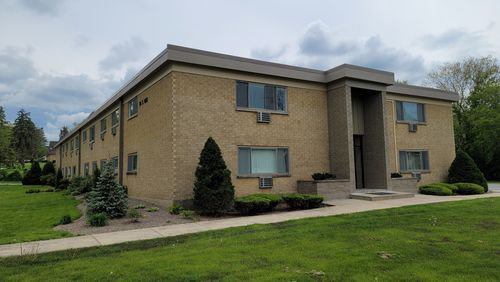 apt-210-10 Oak Ave, Westmont, IL, 60559-1857 | Card Image