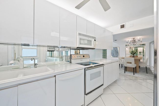 APT-416 - 2760 S Ocean Blvd, Condo with 2 bedrooms, 2 bathrooms and null parking in Palm Beach FL | Image 4