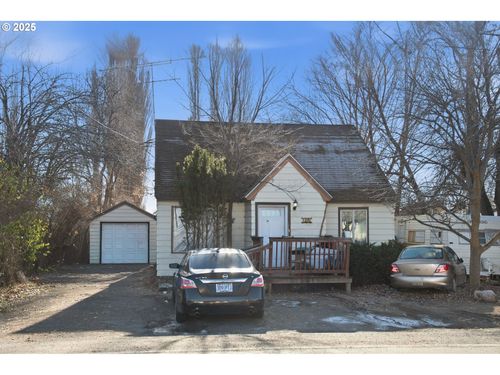 3964 Clinton Ave, Klamath Falls, OR, 97603-7310 | Card Image