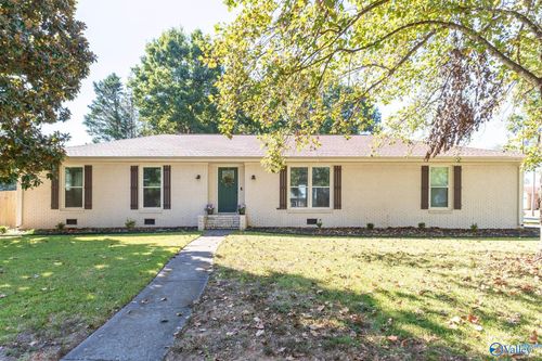 2116 Buckingham Dr Sw, Huntsville, AL, 35803-2018 | Card Image