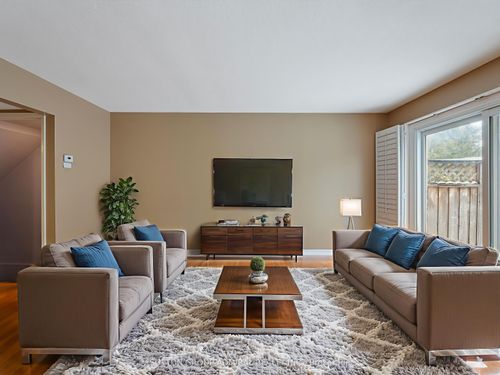 60-385 The Mall East, Etobicoke, ON, M9B6J4 | Card Image