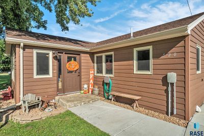 520 Main St, House other with 3 bedrooms, 2 bathrooms and null parking in Canistota SD | Image 2