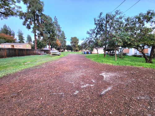 1428 J St, Sanger, CA, 93657-3530 | Card Image