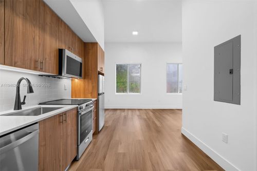 101-650 Sw 1st St, Miami, FL, 33130 | Card Image