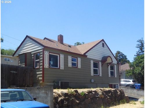 1108 Sw Goodwin Pl, Pendleton, OR, 97801-2642 | Card Image