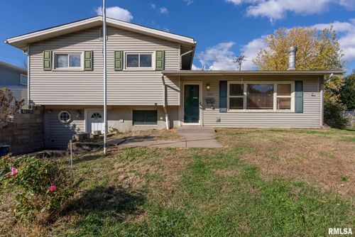 1212 Meadow Lane Dr, Bettendorf, IA, 52722-3637 | Card Image