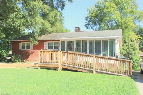 340 Marion St, Mount Airy, NC, 27030-2942 | Card Image