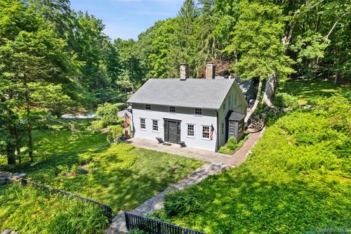 35 Old Snake Hill Rd, Pound Ridge, NY, 10576-2101 | Card Image