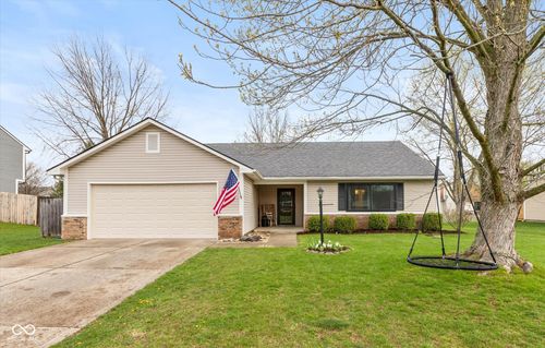 5504 Kelly Anne Way, Noblesville, IN, 46062-8402 | Card Image