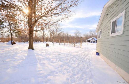 22341 Bell Rd, New Boston, MI, 48164-9549 | Card Image