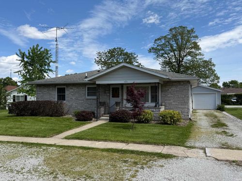 121 N Market St, Francesville, IN, 47946-8361 | Card Image