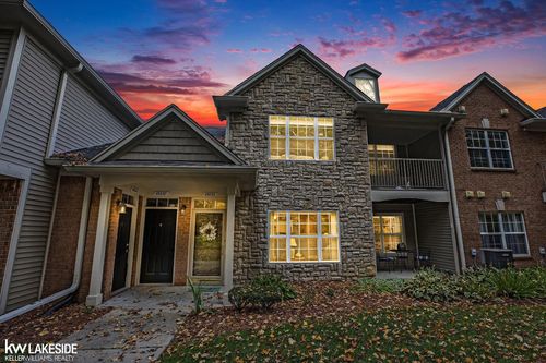 49233 W Woods Dr, Shelby Township, MI, 48317-1846 | Card Image