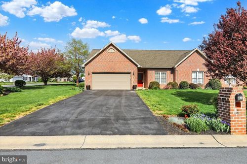 82 Fairfax Ln, ANNVILLE, PA, 17003-8621 | Card Image