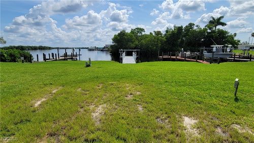 324 Shoreland Dr, FORT MYERS, FL, 33905-3173 | Card Image