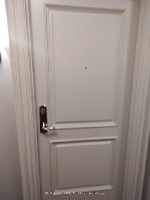 701-9245 Jane St, Vaughan, ON, L6A0J9 | Card Image