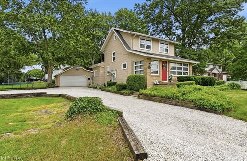 8562 Essex Ave Nw, North Canton, OH, 44720-4869 | Card Image