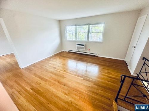 320 Elm Ave, Bogota, NJ, 07603-1237 | Card Image