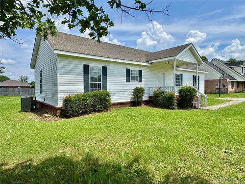 1520 Hogan Rd, Deatsville, AL, 36022-5068 | Card Image