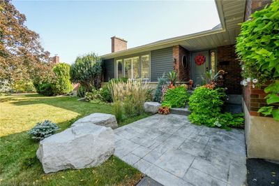 23 W Hampton Rd, House other with 5 bedrooms, 2 bathrooms and 5 parking in Saint Catharines ON | Image 2