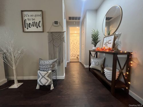 129 Golf Ln, Medford, NY, 11763-1254 | Card Image