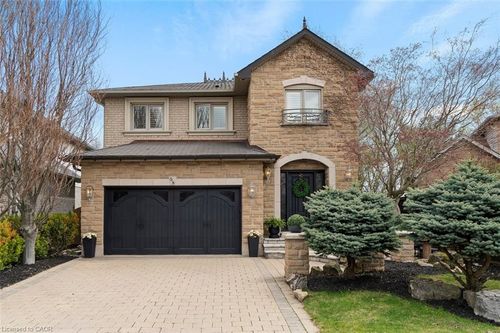 58 Valmont Street, Ancaster, ON, L9G4Y5 | Card Image