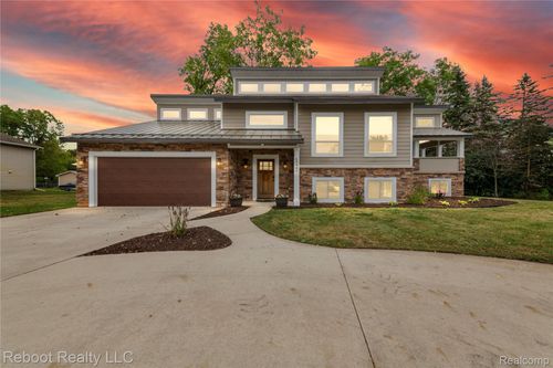 5322 Clintonville Rd, Clarkston, MI, 48346-4218 | Card Image