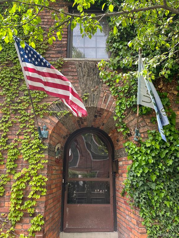 LA Salle Pl, Grosse Pointe Farms, MI 48236