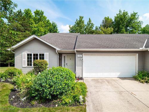 15762 Grosse Pointe Oval, Strongsville, OH, 44136-2584 | Card Image